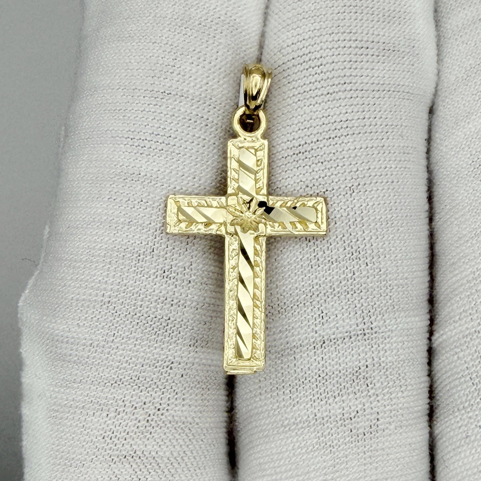 10k Yellow Gold Unisex Diamond-Cut Cross Religious Charm Pendant