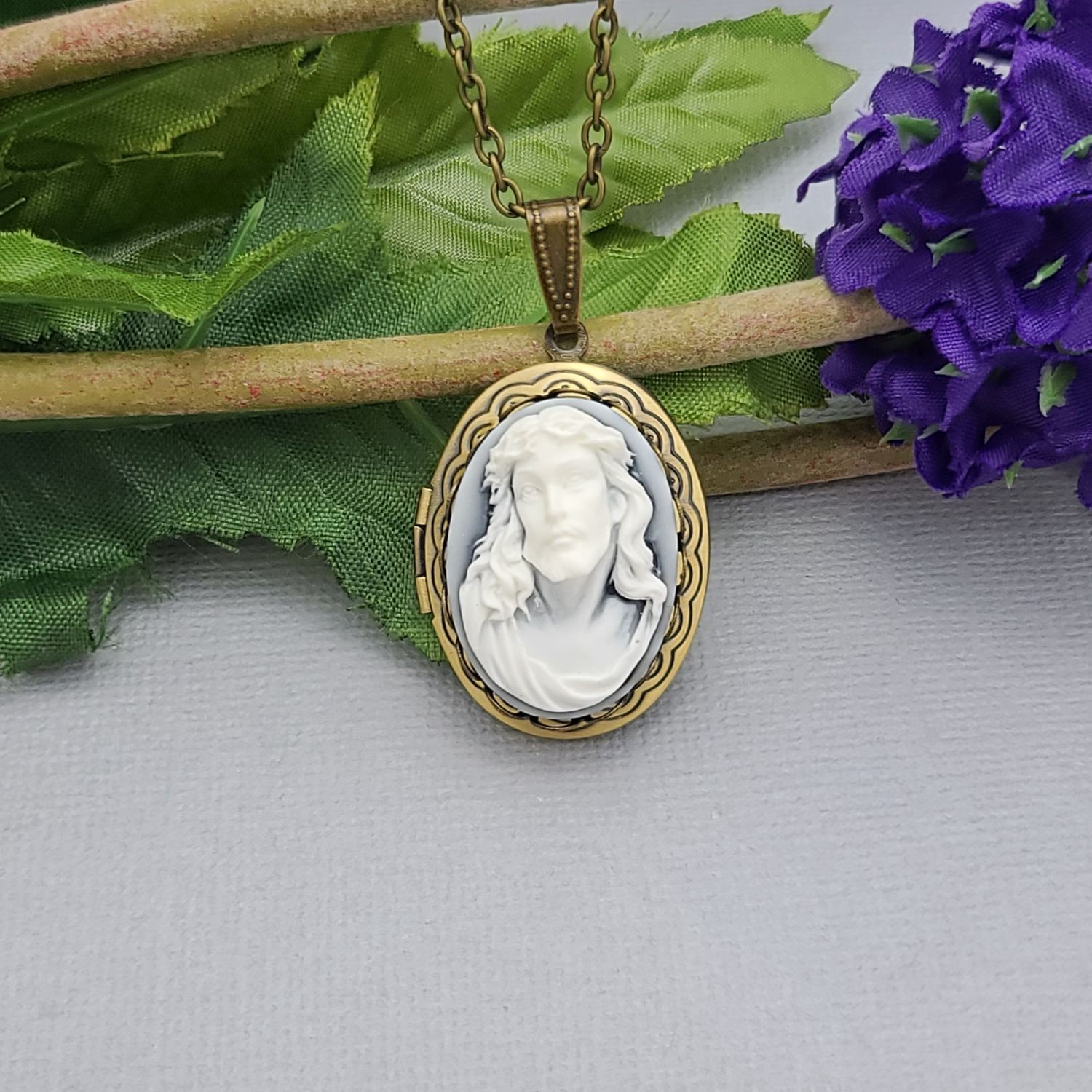 Ox Brass Oval Jesus Locket Necklace Jewelry Keepsake Photo Locket Jewelry