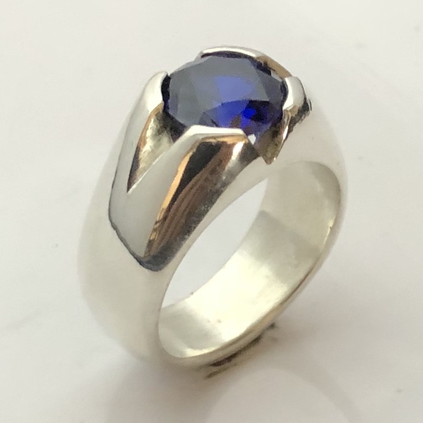 MJG STERLING SILVER MEN’S RING-V GROOVE. 10MM LAB SAPPHIRE. . SIZE 10