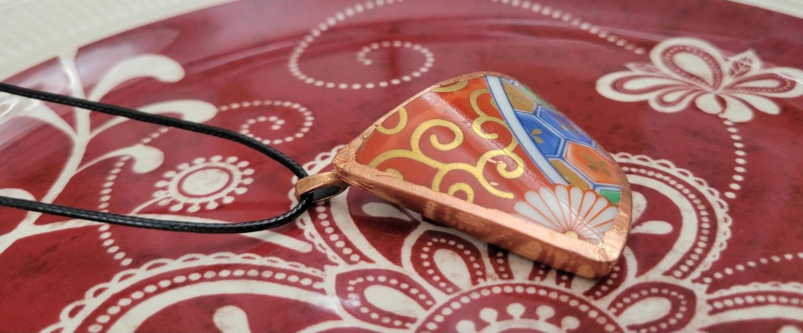 Broken China Kozan Gama Japan Imari Foil Wrapped Triangle Pendant Necklace