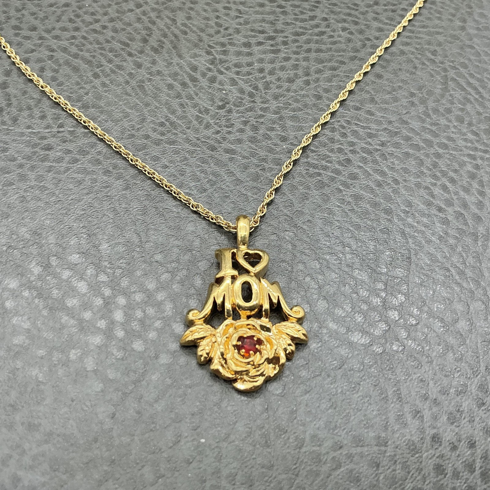 AVON I Love Mom Heart Necklace Red Stone Flower Pendant Chain Womens 18 Inch
