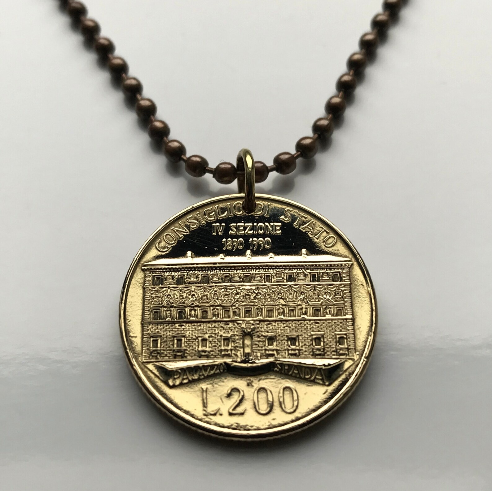 1990 Italy 200 Lire coin pendant Palazzo Spada Piazza di Capo Ferro Rome n003345