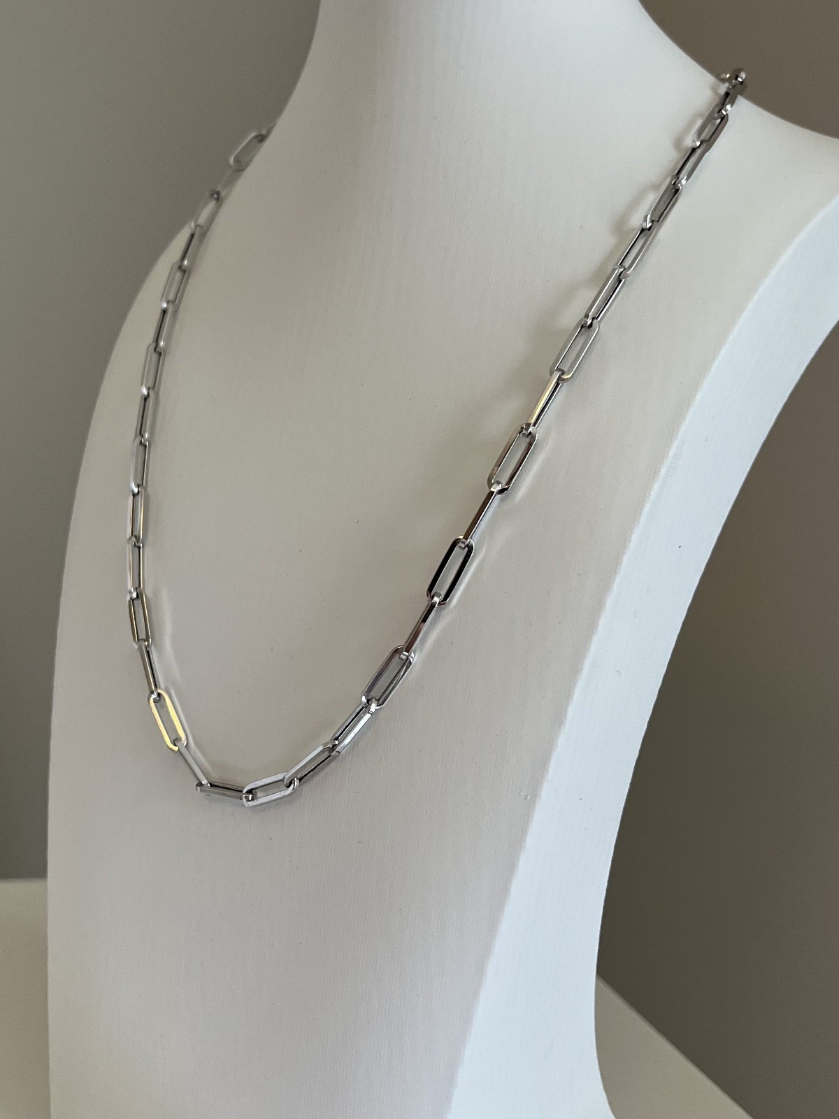 Blue Nile 14K White Gold Medium Paperclip Necklace 18″ Italian 4mm – Excellent