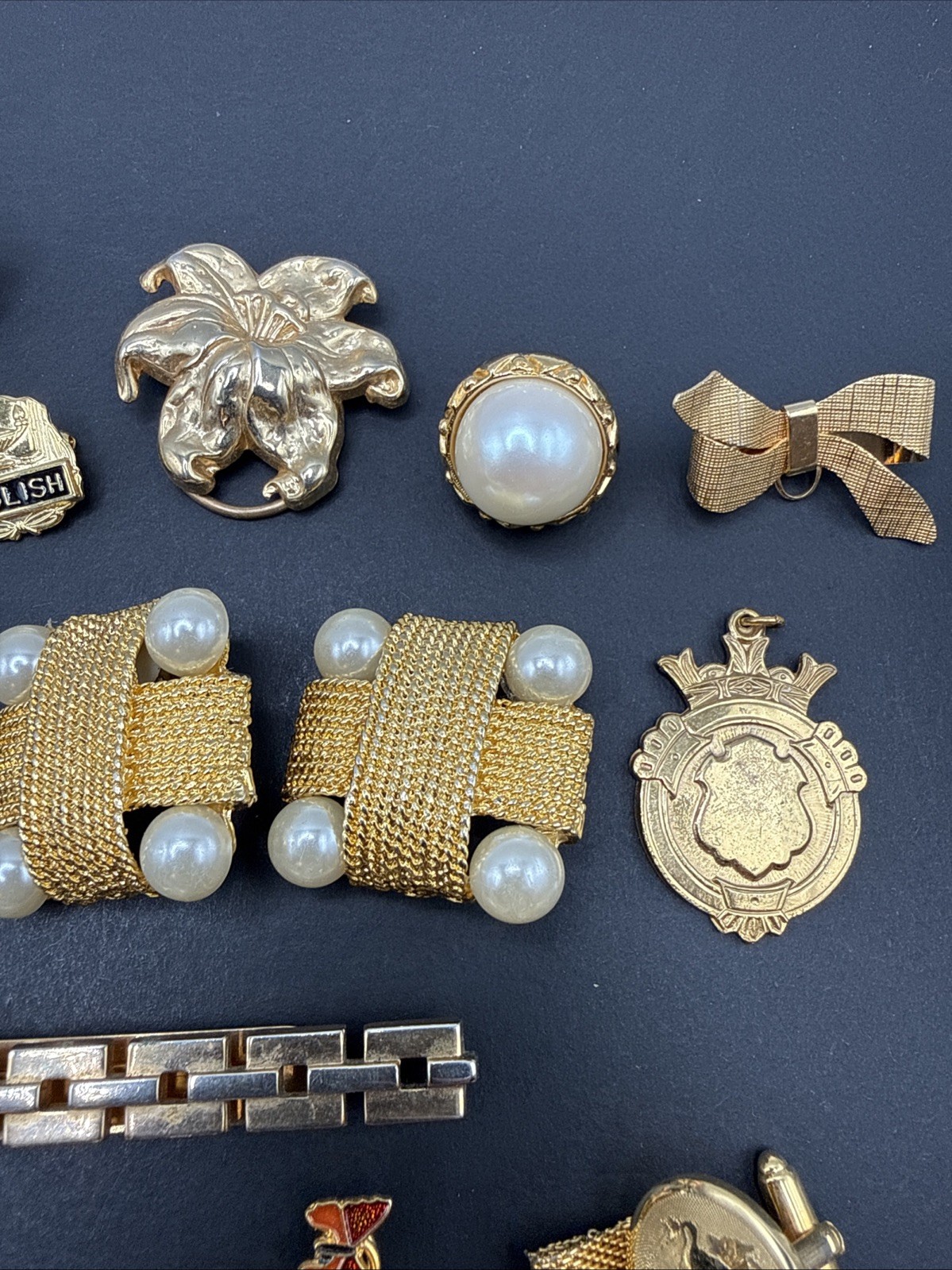 Lot Of Vintage Jewelry Accessories And Other Fun Things Mostly Gold Tone J4