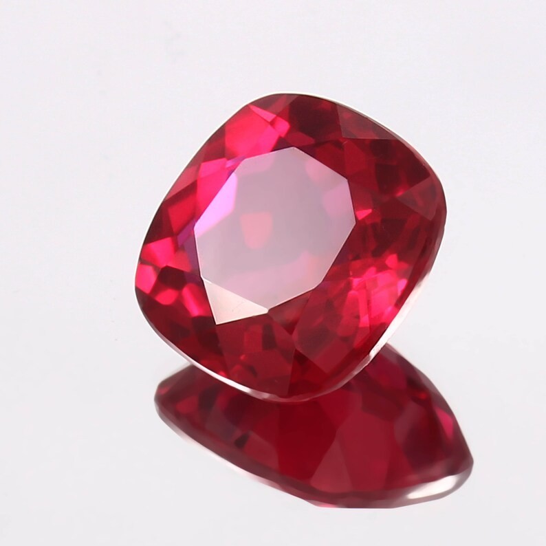 CERTIFIED 6.25 Ct Earth-Mined Natural red Diamond coushion cut LOOSE VVS1/11.8mm