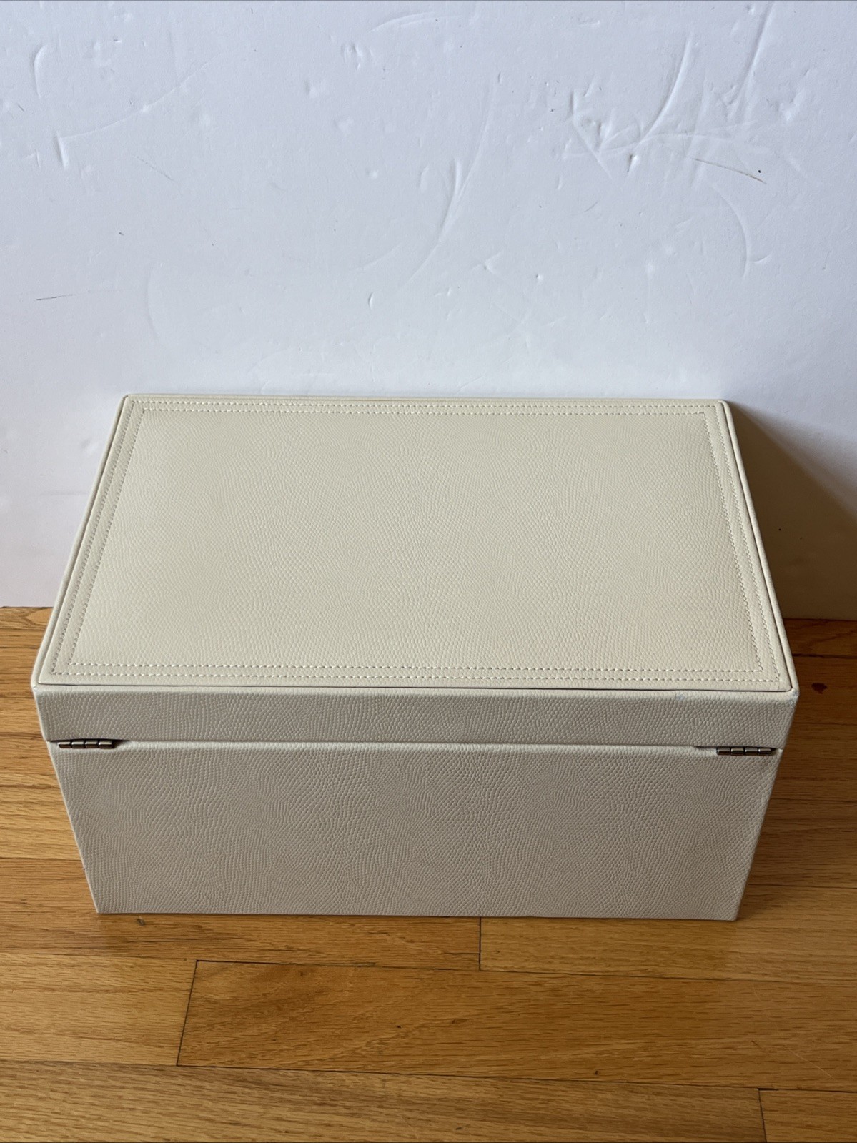 Wolf Pottery Barn Large Ivory Jewelry Box With Key Leatherette