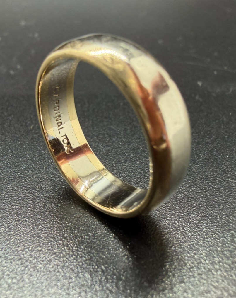 10K White & Yellow Gold Wedding Band. Size 8.75 5.33 Grams. 5.82MM Cardinal Mark