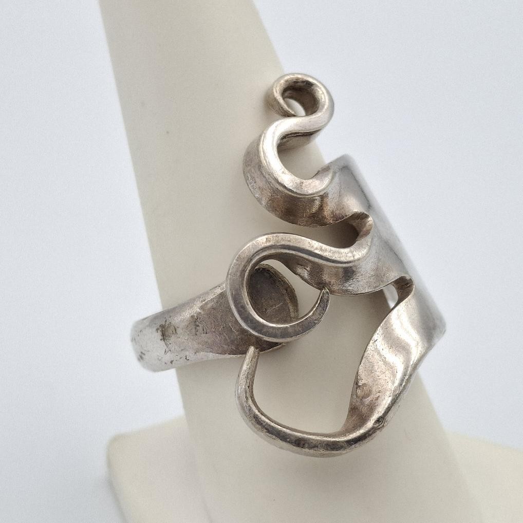 Vintage Victor & Co International Silver Plated Handmade Curled Tine Fork Ring 9