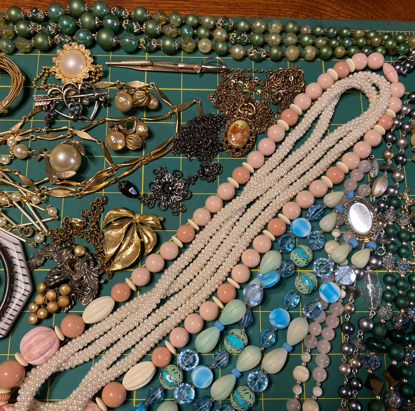 4.5 Lb Vintage Costume 70 Pc Jewelry Lot Mix Box Wearable Pieces Estate Auctions