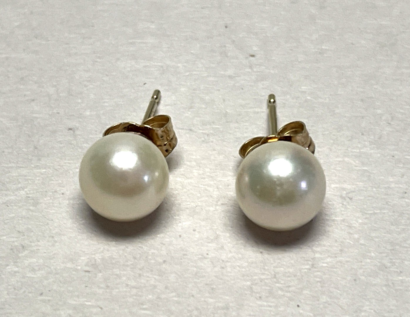 14K Yellow Gold Cultured Akoya Pearl Stud Earrings 6.9mm Classic 1.2g Vintage