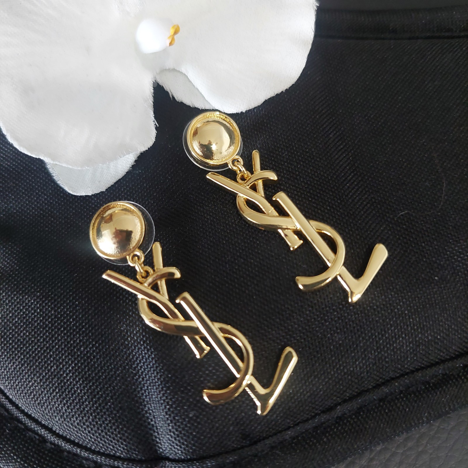 Auth. YVES SAINT LAURENT YSL Dangle Drop LOGO EARRINGS Gold Tone