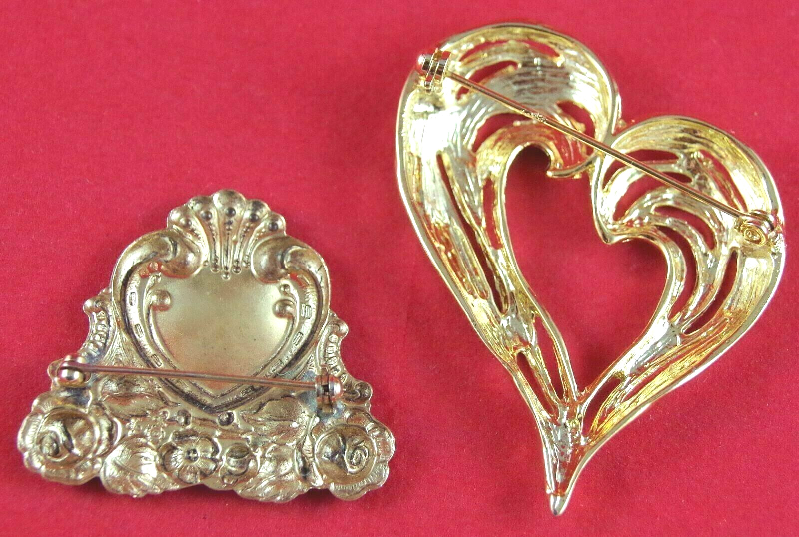 Minty! Lot 2 VTG 2.25″ ABSTRACT & VICTORIAN REVIVAL GOLD TONE HEART BROOCH PINS