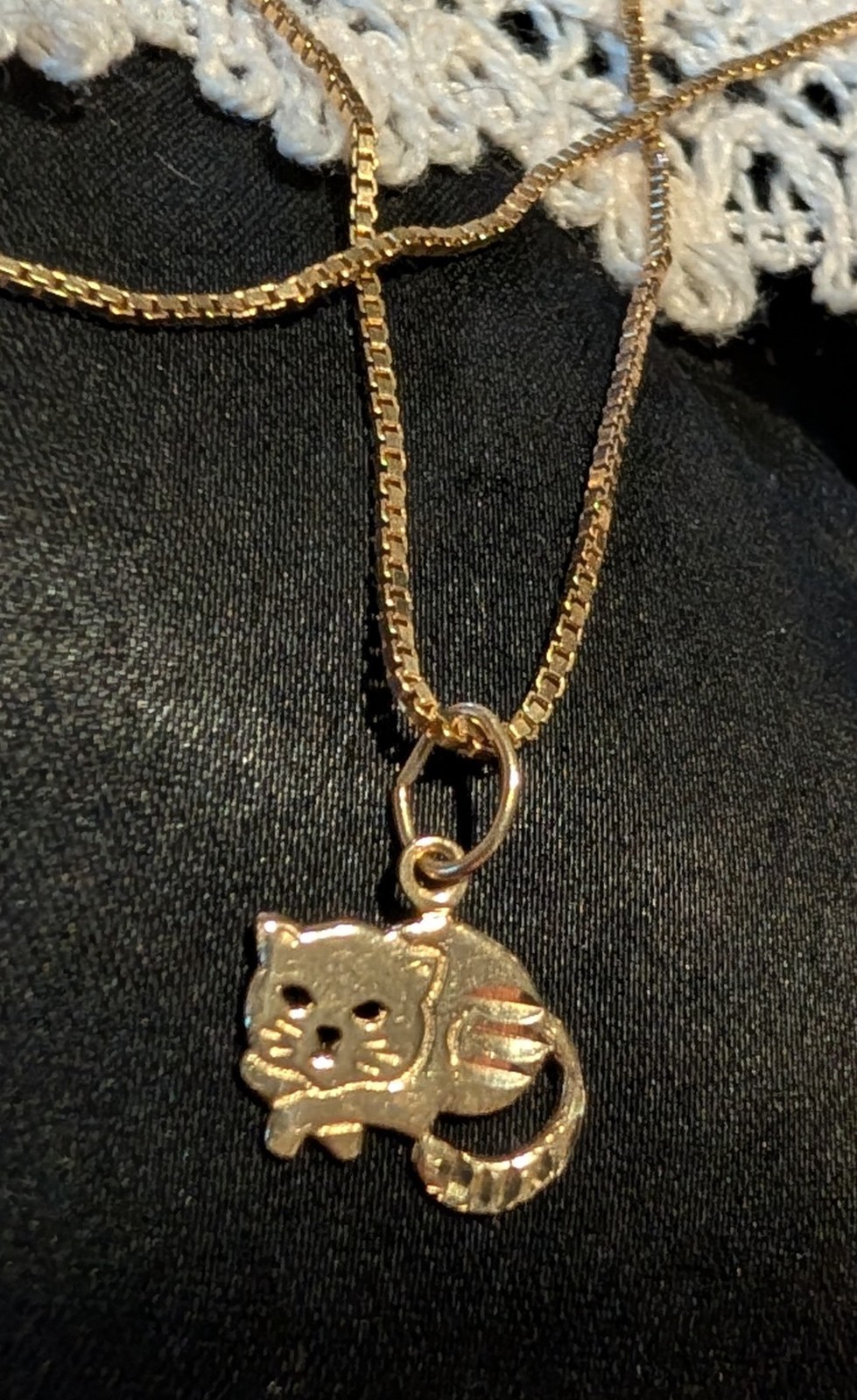14k Yellow Gold Sleeping Cat Charm Necklace Pendant ~ 0.5g 19″ Chain