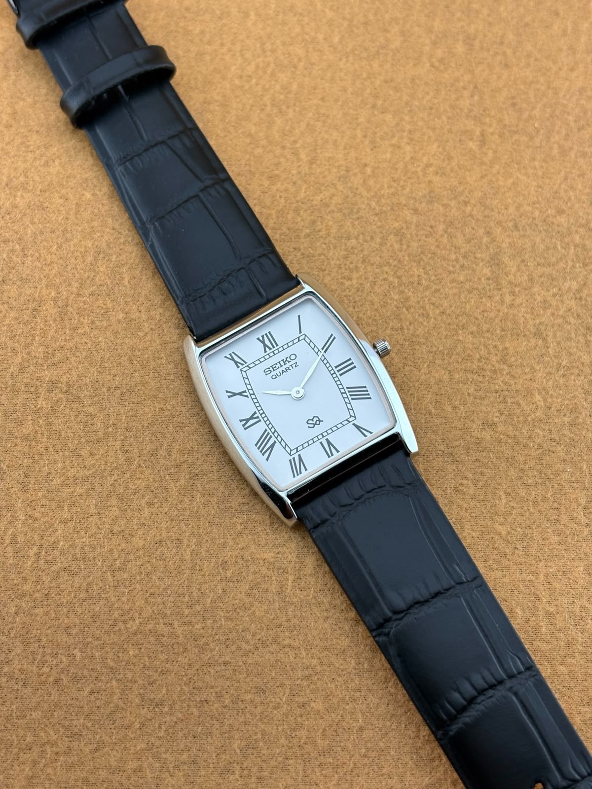 WHITE DIAL Vintage Seiko Slim Tonneau Tank Men’s Wrist Watch