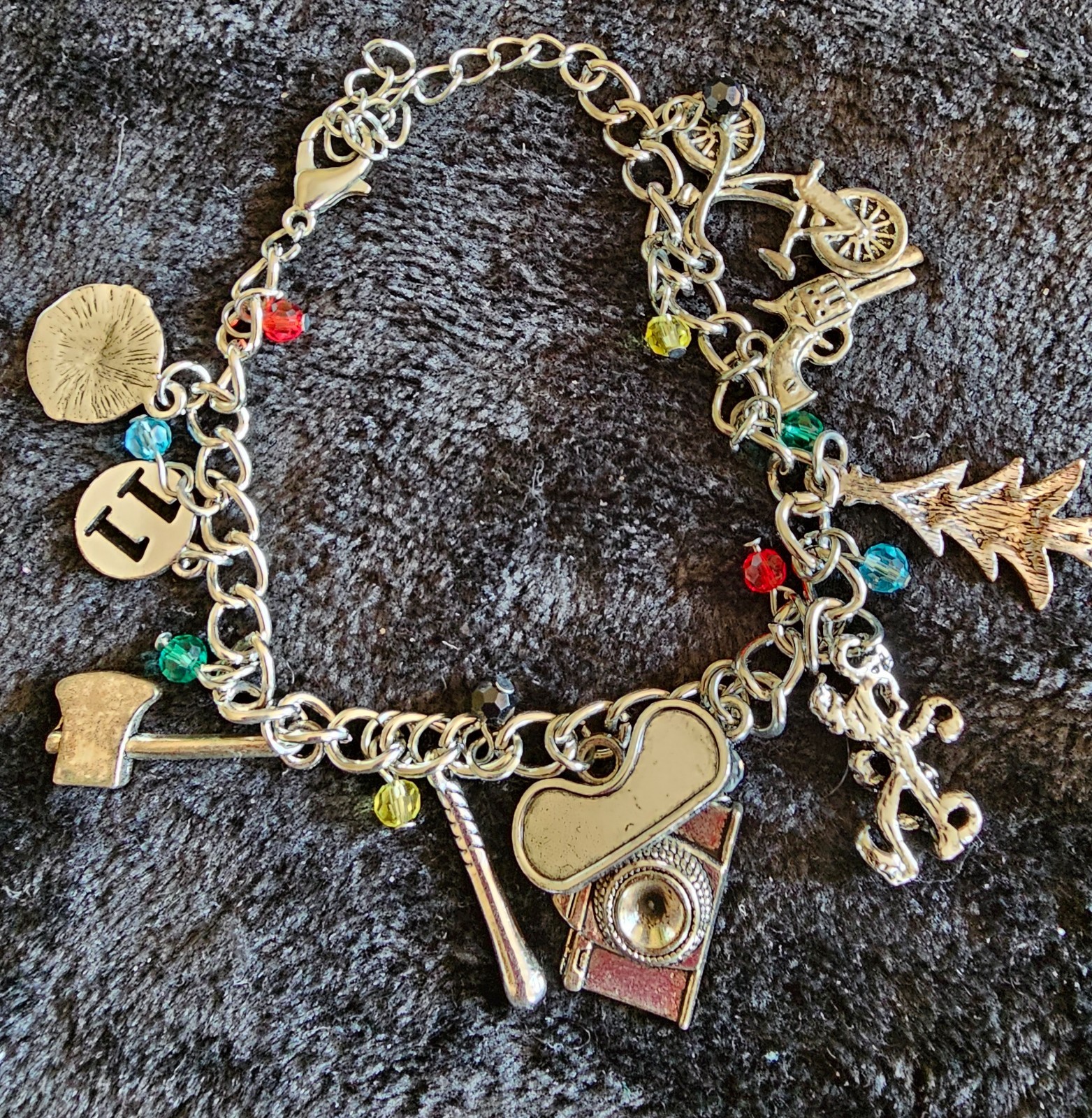 Lot of 14 beautiful pieces of Jewlery. 8 Necklaces, 3 bracelets, 1 Charms, 2…