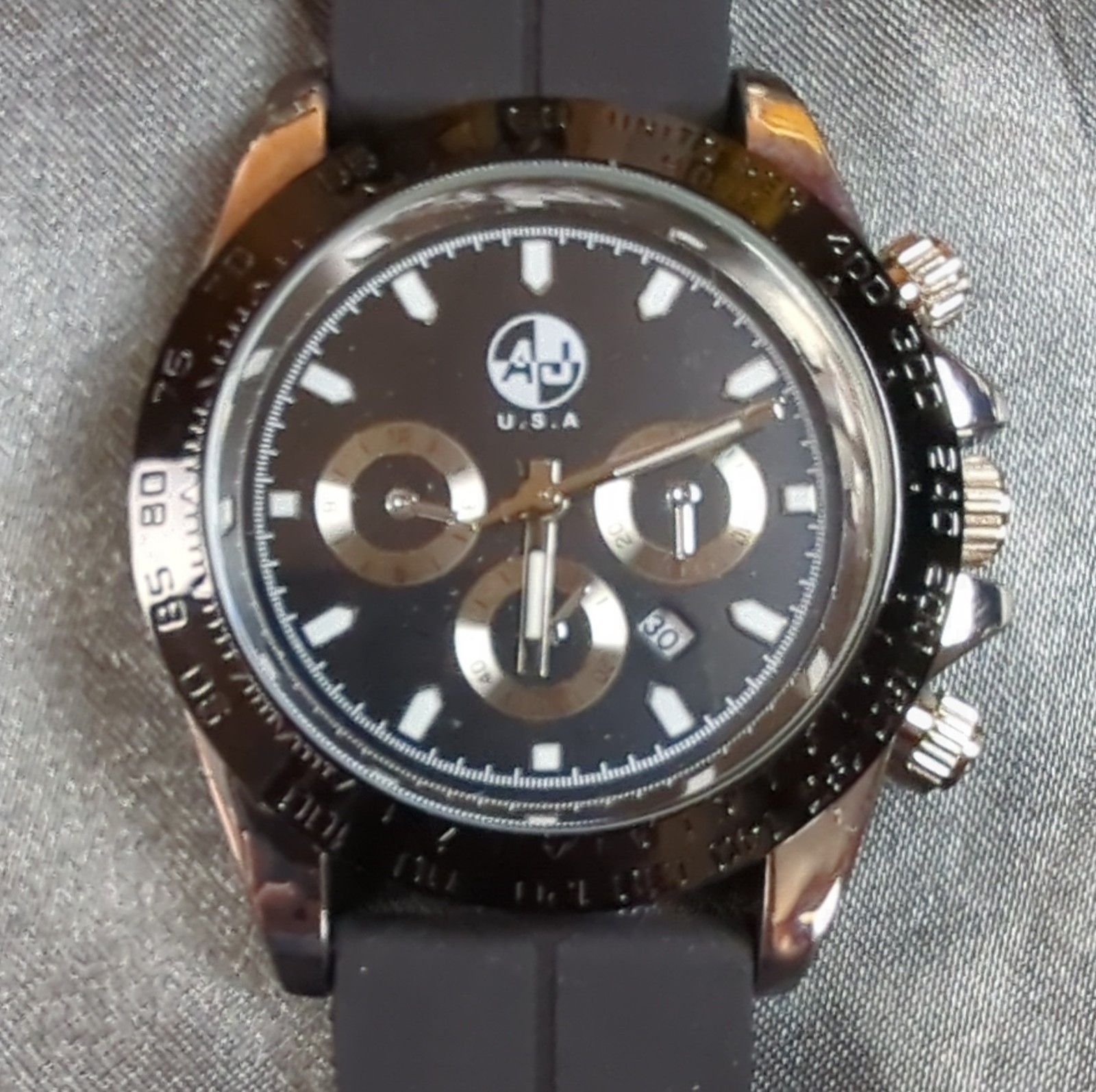 AJ USA Chronograph Analog Wristwatch Black Dial Black Rubber Band Silver Case