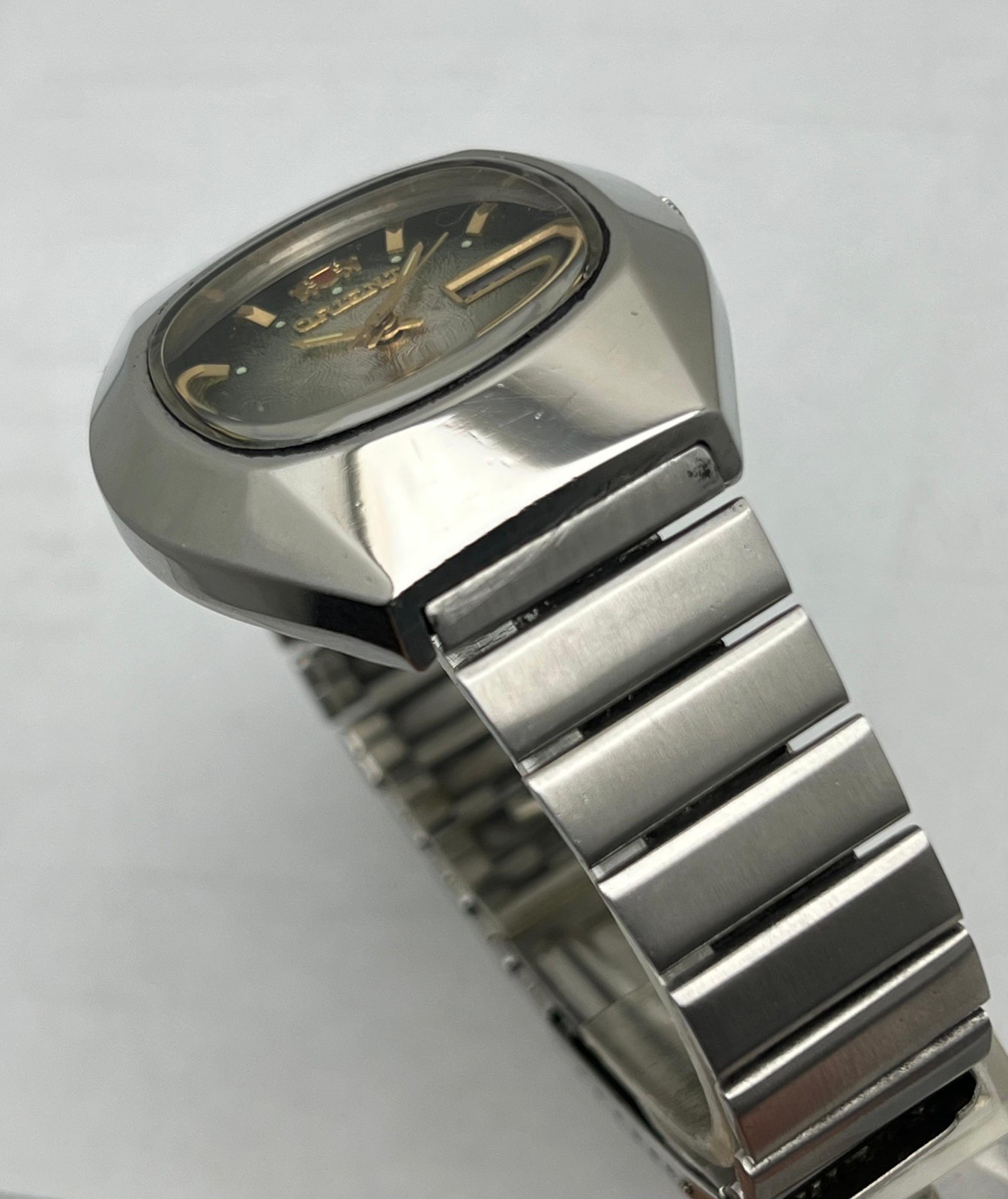 Beautiful Orient Automatic Multi Color Dial Day/Date 21J Japan Men’s Watch