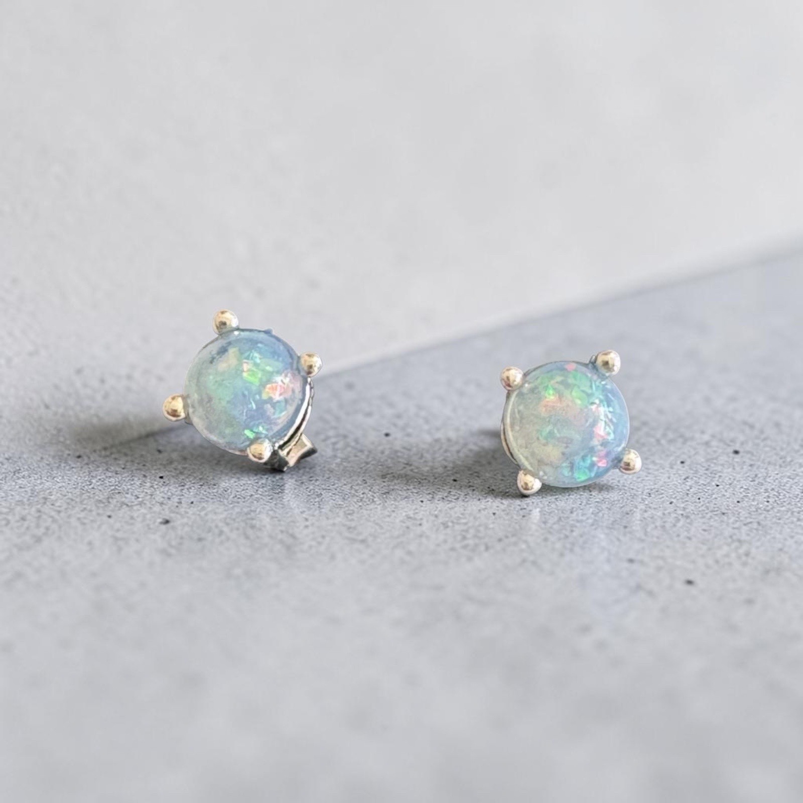 925 Sterling Silver Round Blue Fire Opal Stud Earrings Women Girl Gift 6mm B57