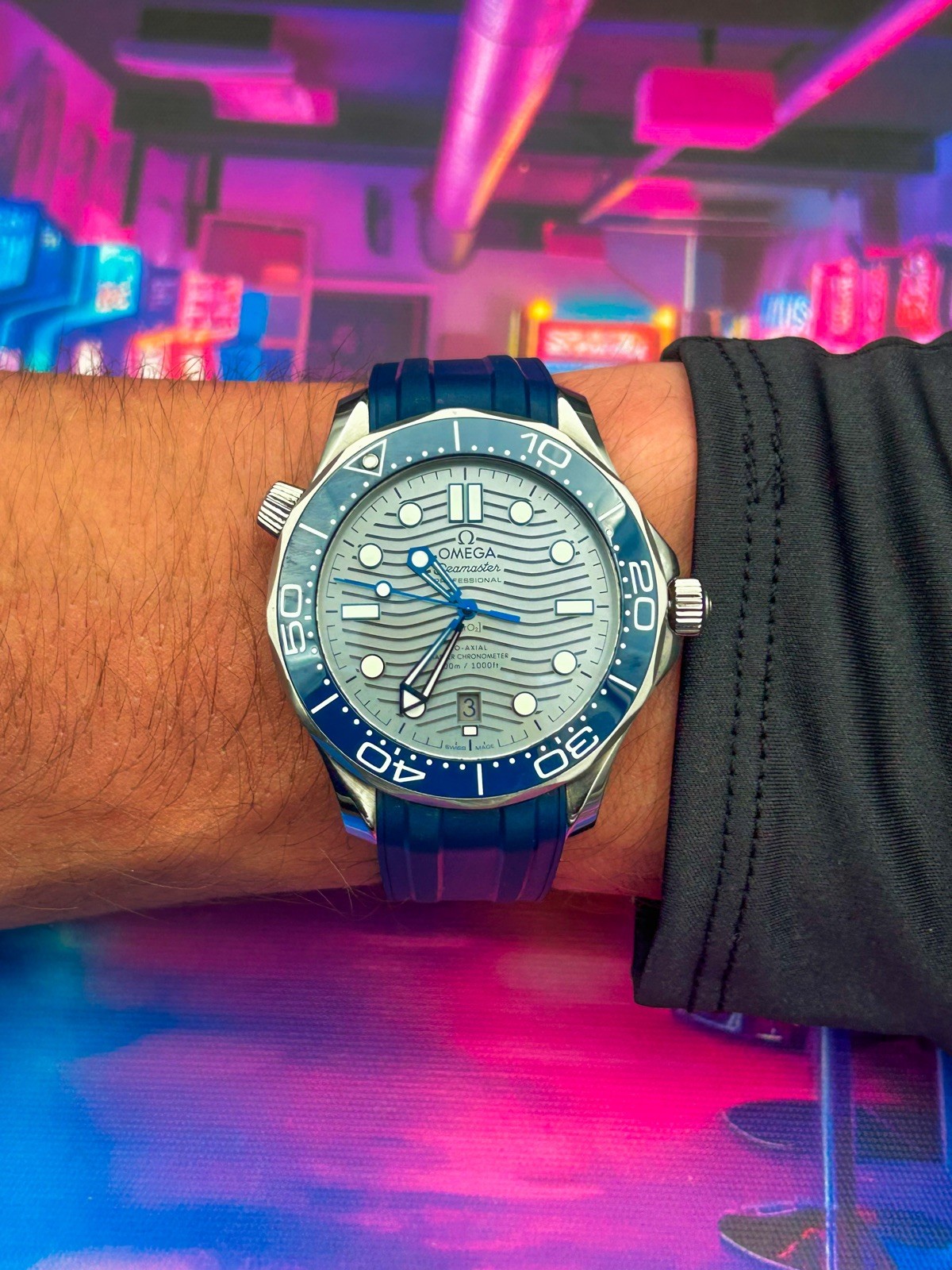 OMEGA Seamaster Diver 300M 210.32.42.20.06.001 “Blue Dial Grey Wave”