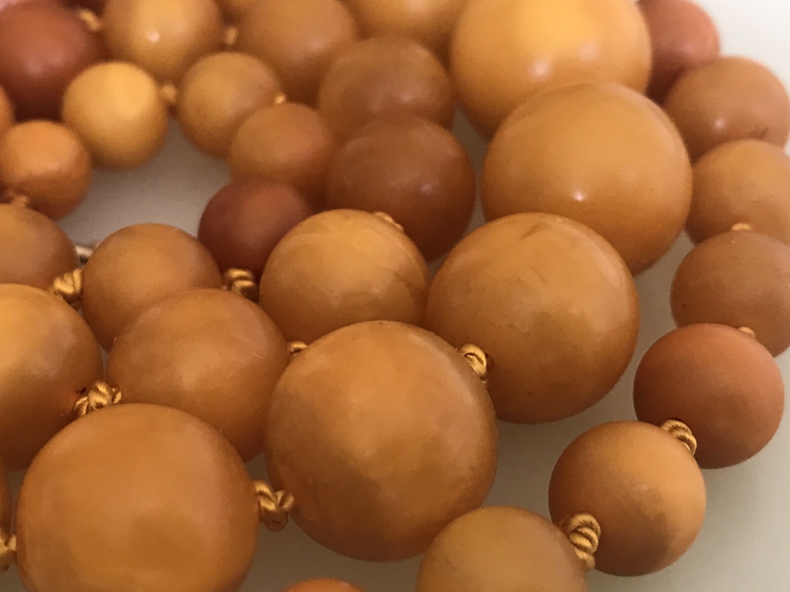 VINTAGE NATURAL BALTIC EGG YOLK BUTTERSCOTCH AMBER NECKLACE BEAUTIFUL SPHERE 55g