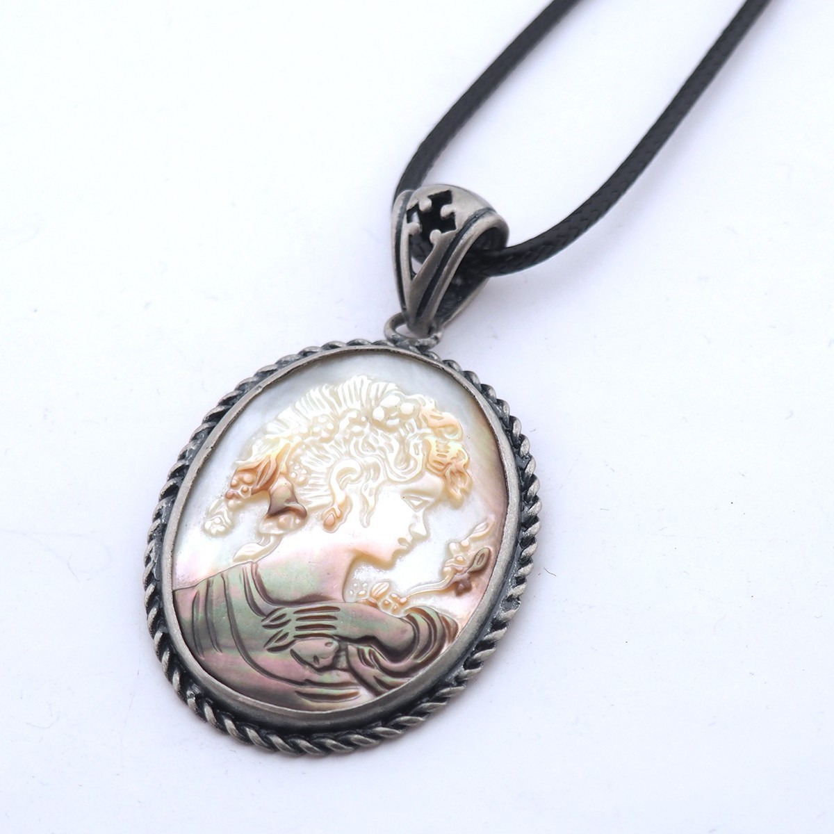 1PCS Hand Carve Carving Silver Natural shells Pendant Necklace Free Rope A066