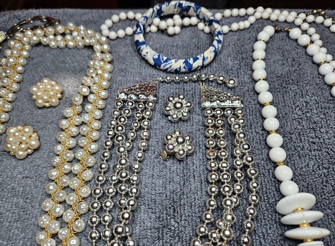 Mixed Jewelry lot of 12 Vintage and modern Some marked Estate Sale Find
