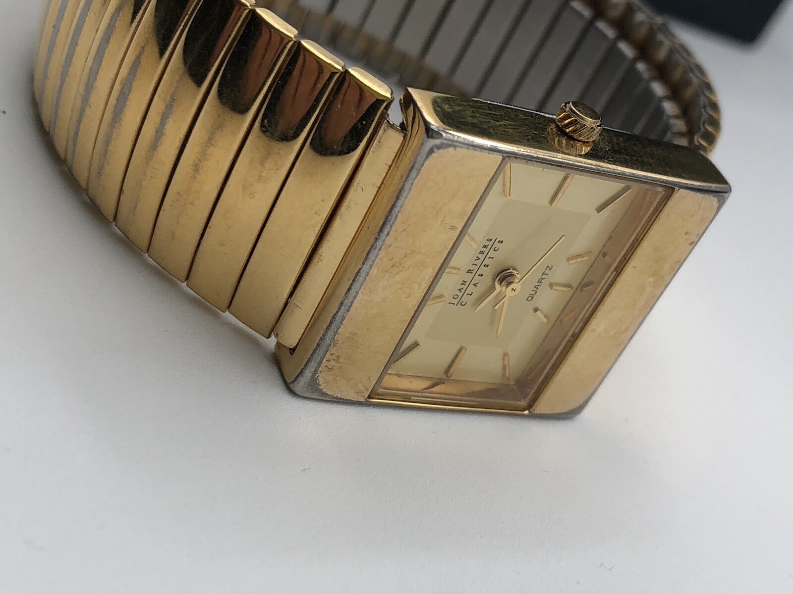 JOAN RIVERS V377 Classic Collection Gold Tone QUARTZ WATCH w/Stretch Band