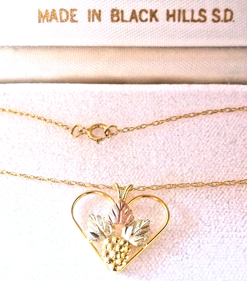 Landstrom’s Black Hills 10k Gold Heart Grapes Leaves Pendant Necklace & Earrings