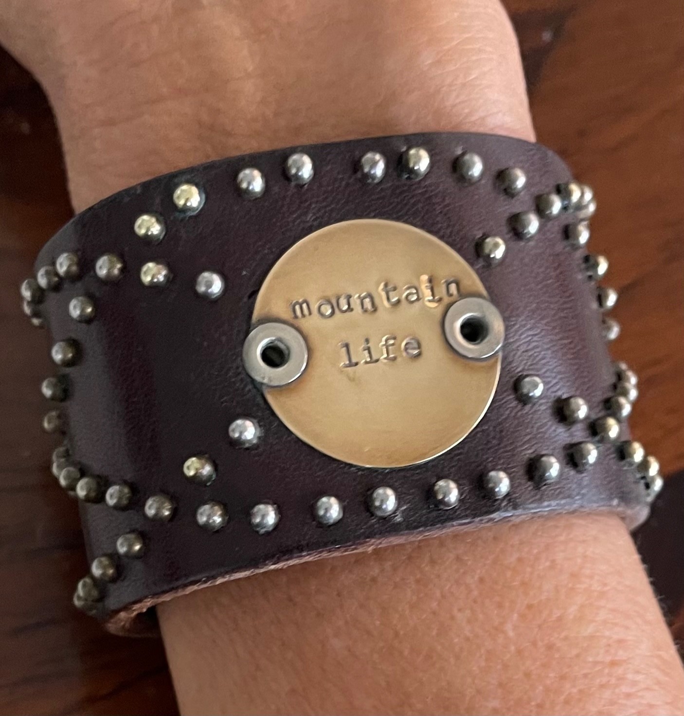 DARK BROWN CUFF WITH STUDS & BRONZE PLATE