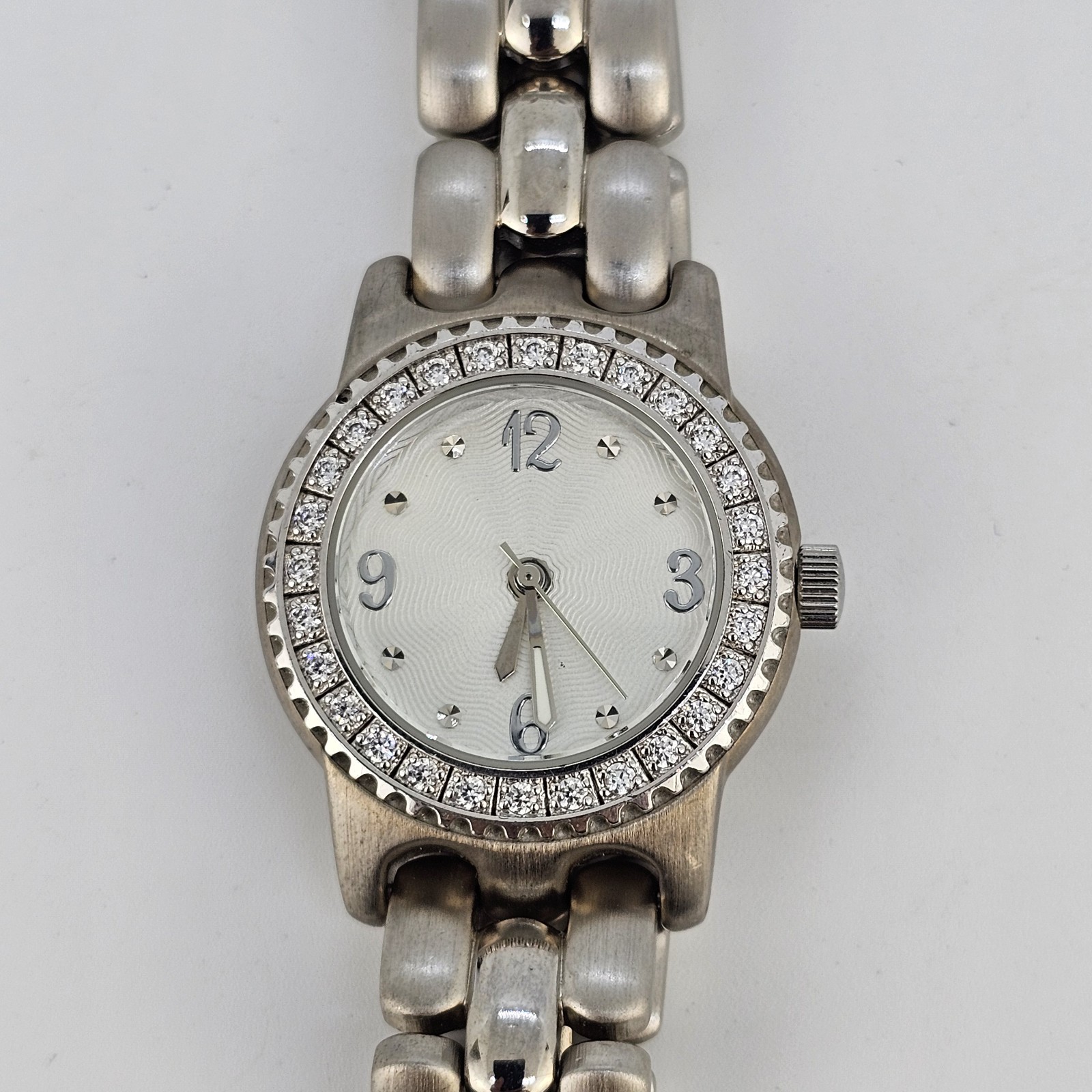 28MM Women’s Watch Gray Dial Gemmed Bezel Gray Bracelet Band 6″ New Battery