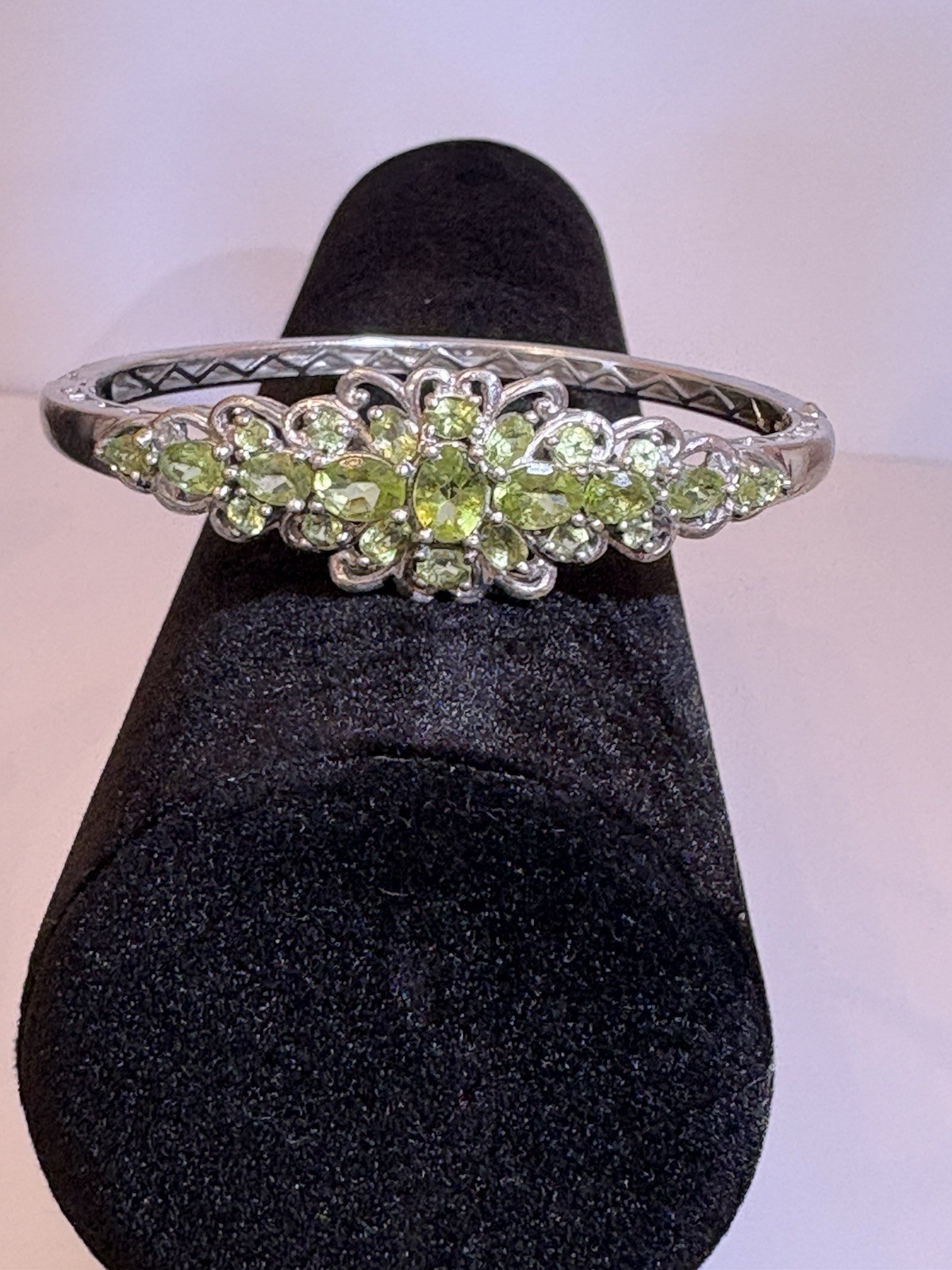 Karis STS Sterling Silver Peridot Hinged Bangle Bracelet 19g Floral Estate