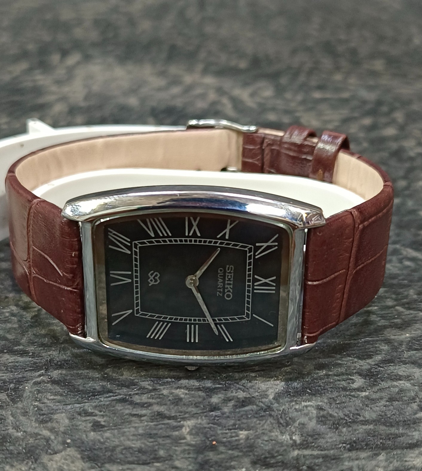 Seiko Two Hands Quartz Slim Wristwatch Elegant Minimal Dress Watch for Men