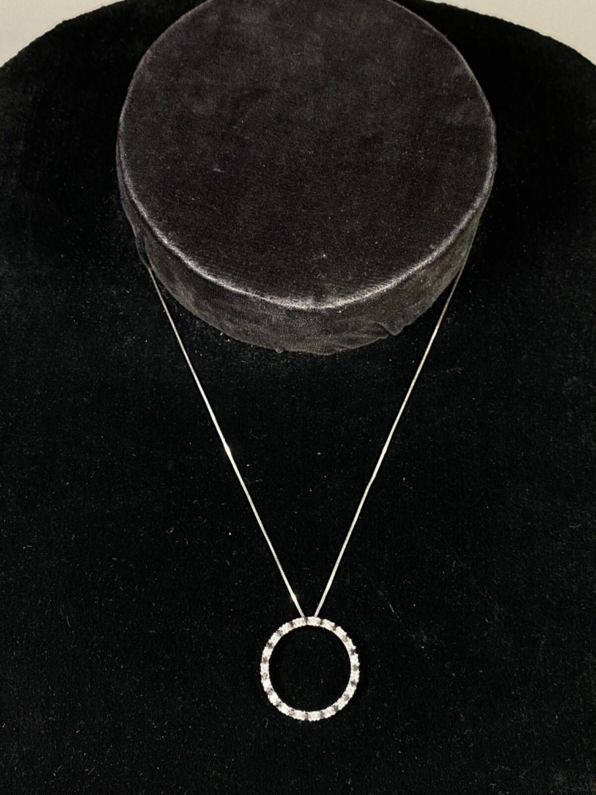 14K Gold Black & White Diamond Eternity Circle Pendant Necklace – 3.8 Grams