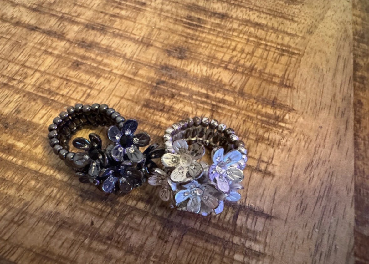 Lot of 2 Stretch Beaded Flower rings, Silver & graphite grey one size vintage