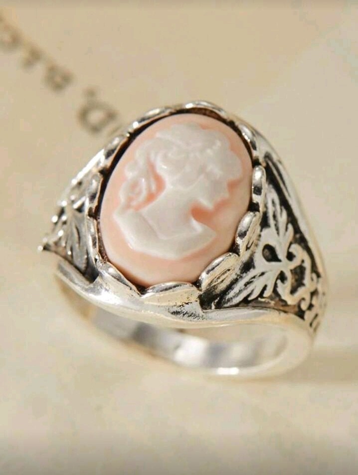 Silver-Plated Zinc Ring Carved Cameo Potrait Shaped Light Pink Background Size 7