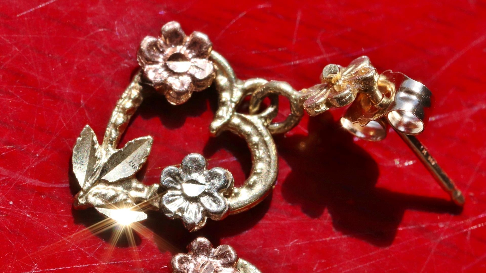 14k gold multi tone earrings 0.75″ dangle rose heart vintage 1.8g Fortunoff N280