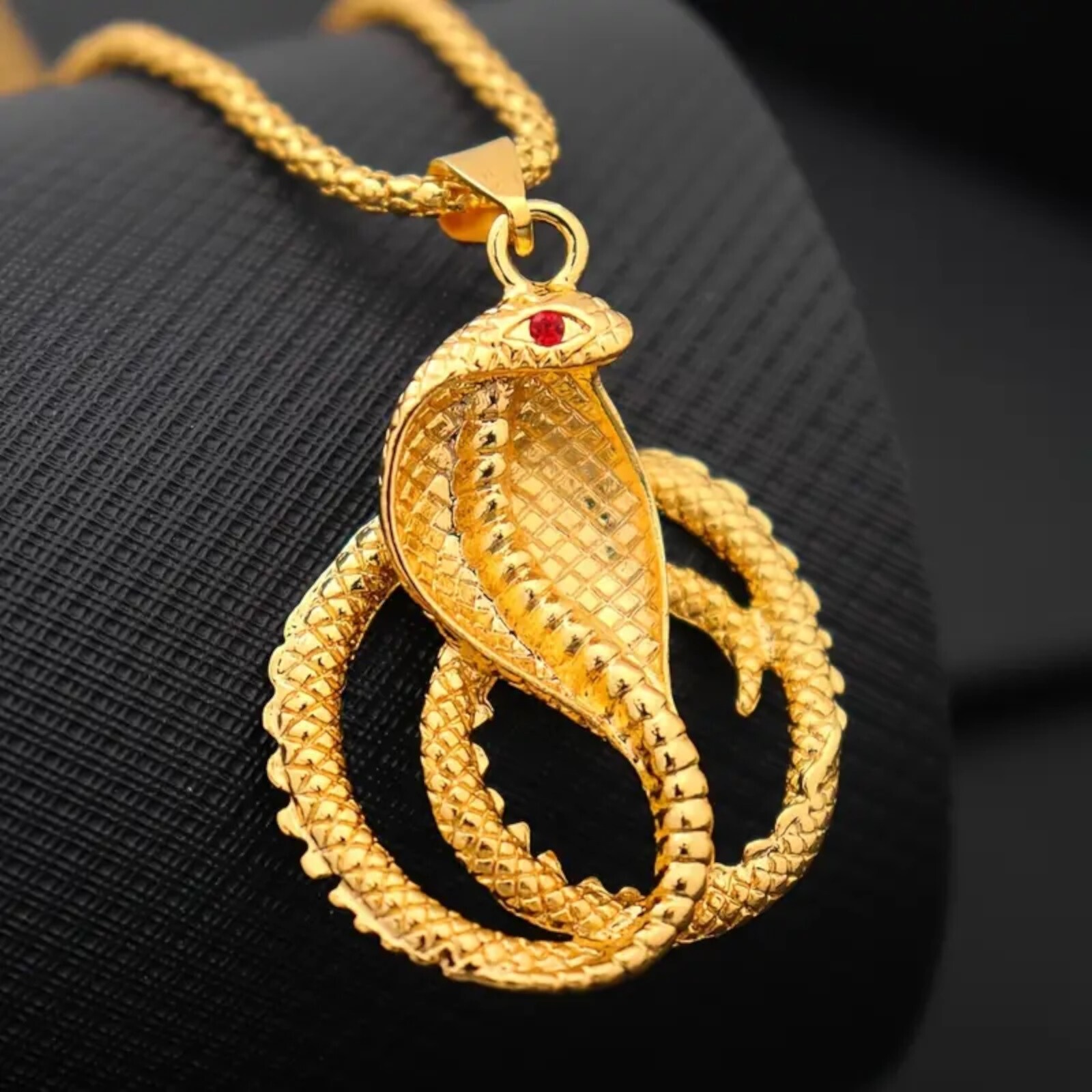 Red Eyed Cobra Pendant Necklace, 60cm Length Chain, Gold Plated Zinc Alloy. BB24