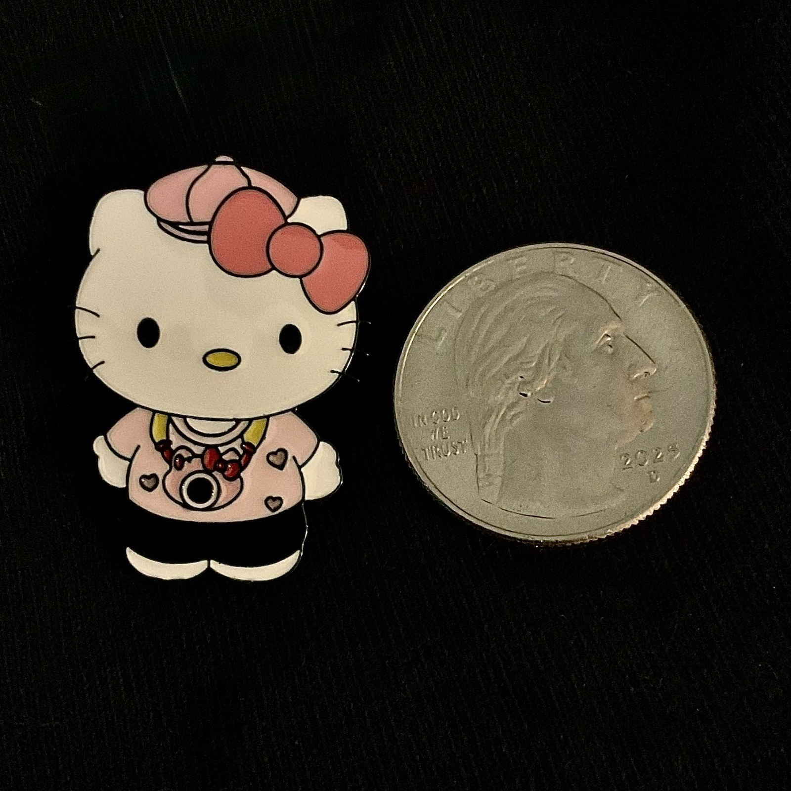 Cutesy Tourist W/ Camera, Hello Kitty, Sanrio, Enamel, Zinc, Alloy, Pin, Brooch.