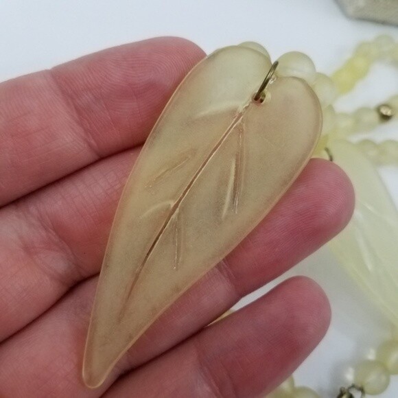 Necklace leaf green beaded transparent gold tone see through statement