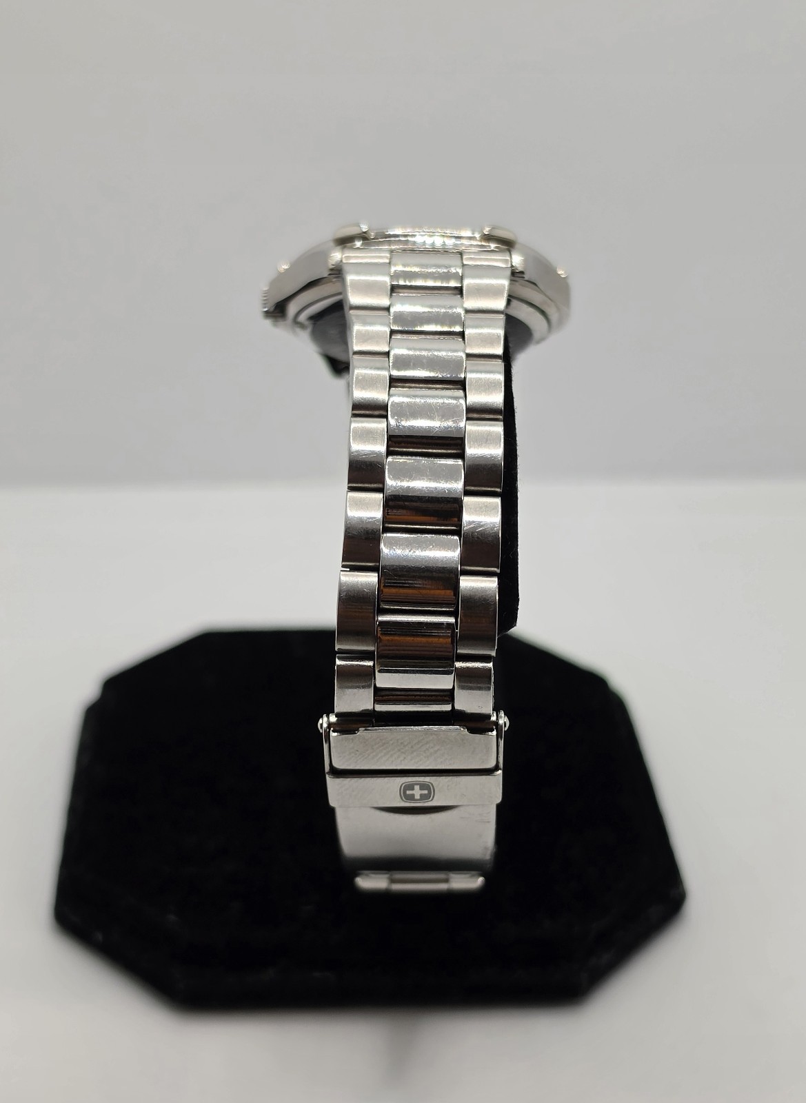 Wenger Watch S.A.K Design Men’s Quartz 100m 37.4mm Black Dial Date Stainless