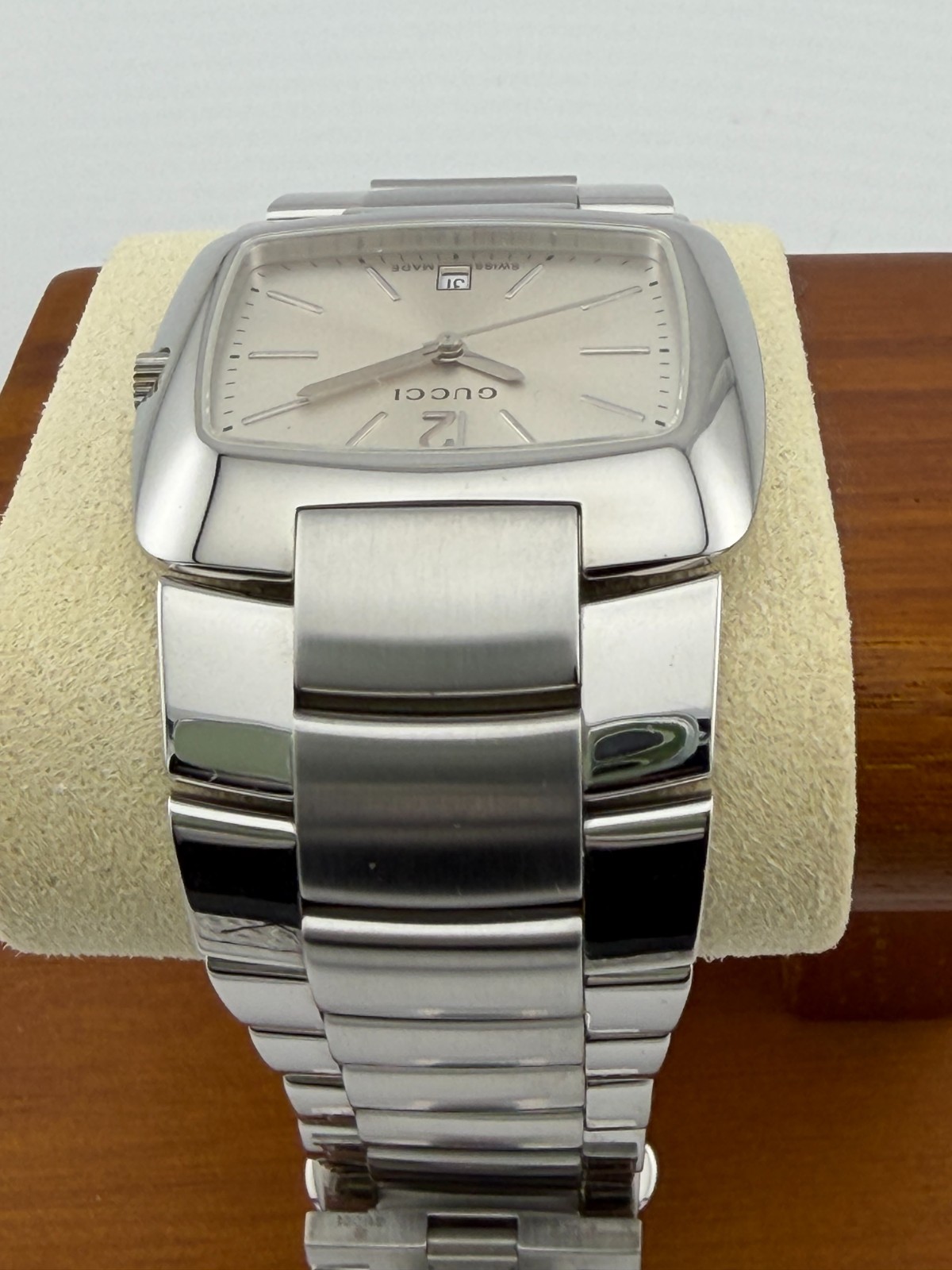 **LAST ONE- BRAND NEW, DISCONTINUED DESIGN – GUCCI 8500M Silver Swiss-Made Watch