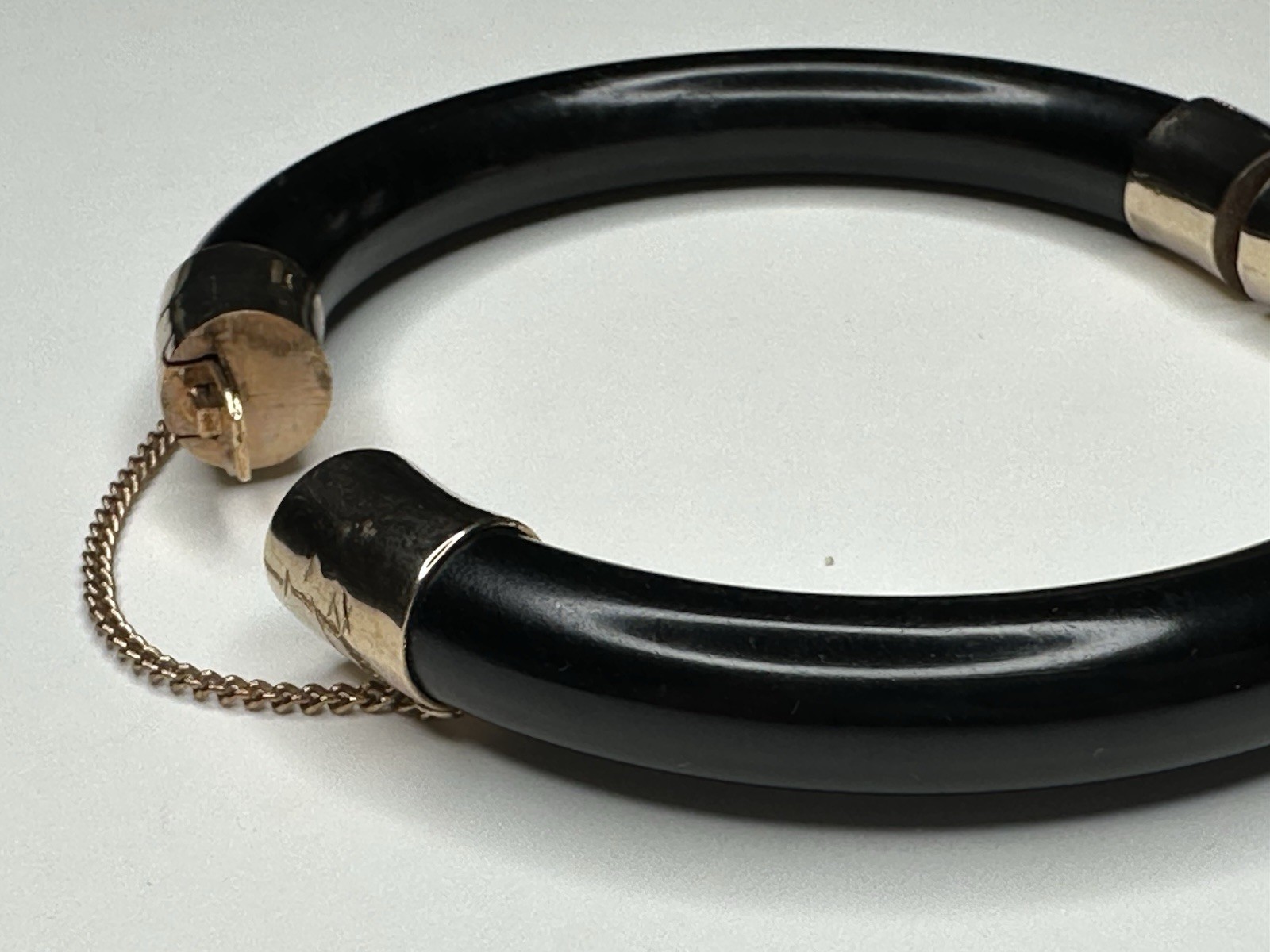 Vintage Black Jade or Onyx Hinged Gold Tone Bangle Bracelet w/ Push Lock /Chain