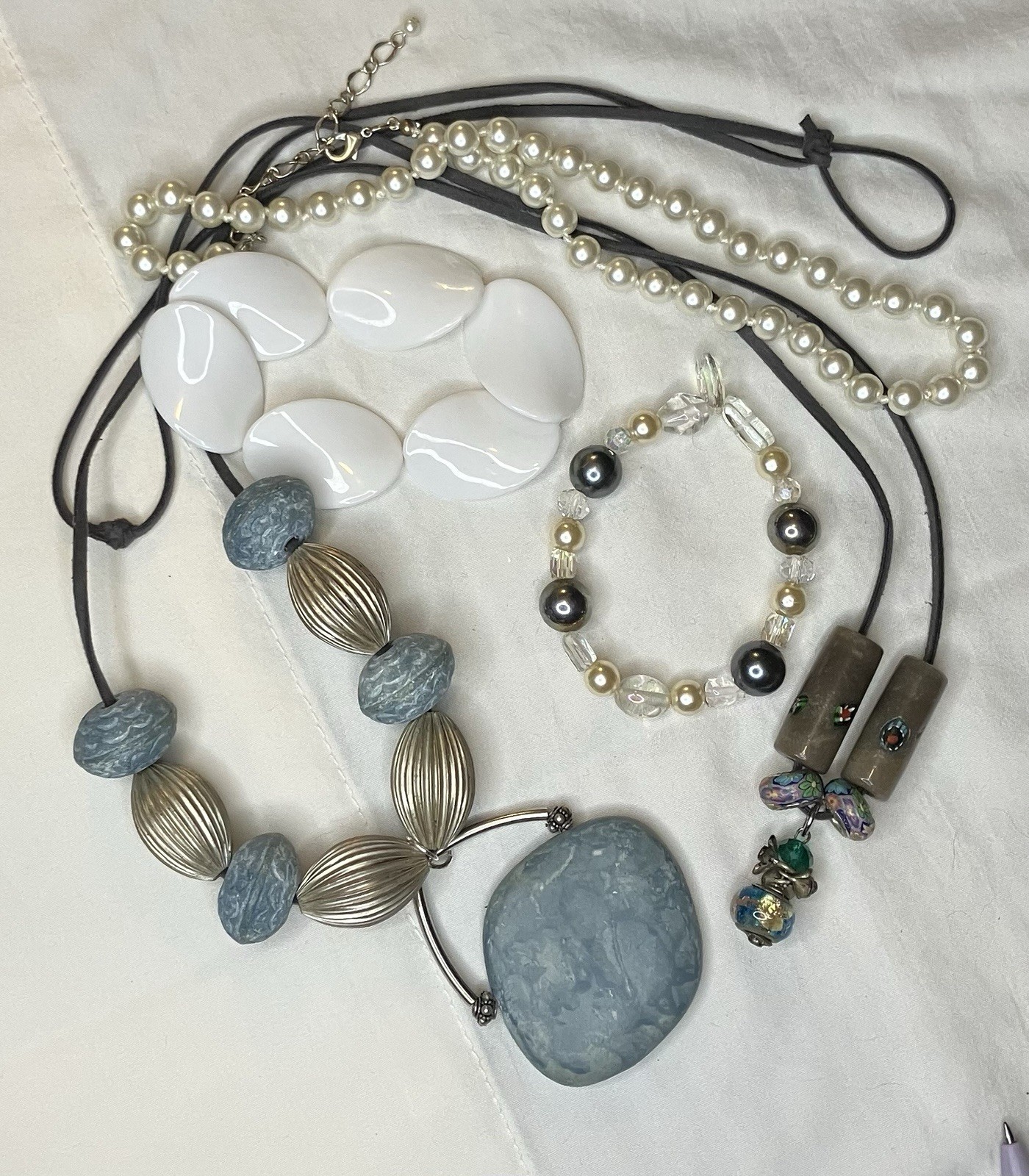 Mixed Lot Multicolor Fashion Jewelry Necklaces & Bracelet Glass Plastic Metal