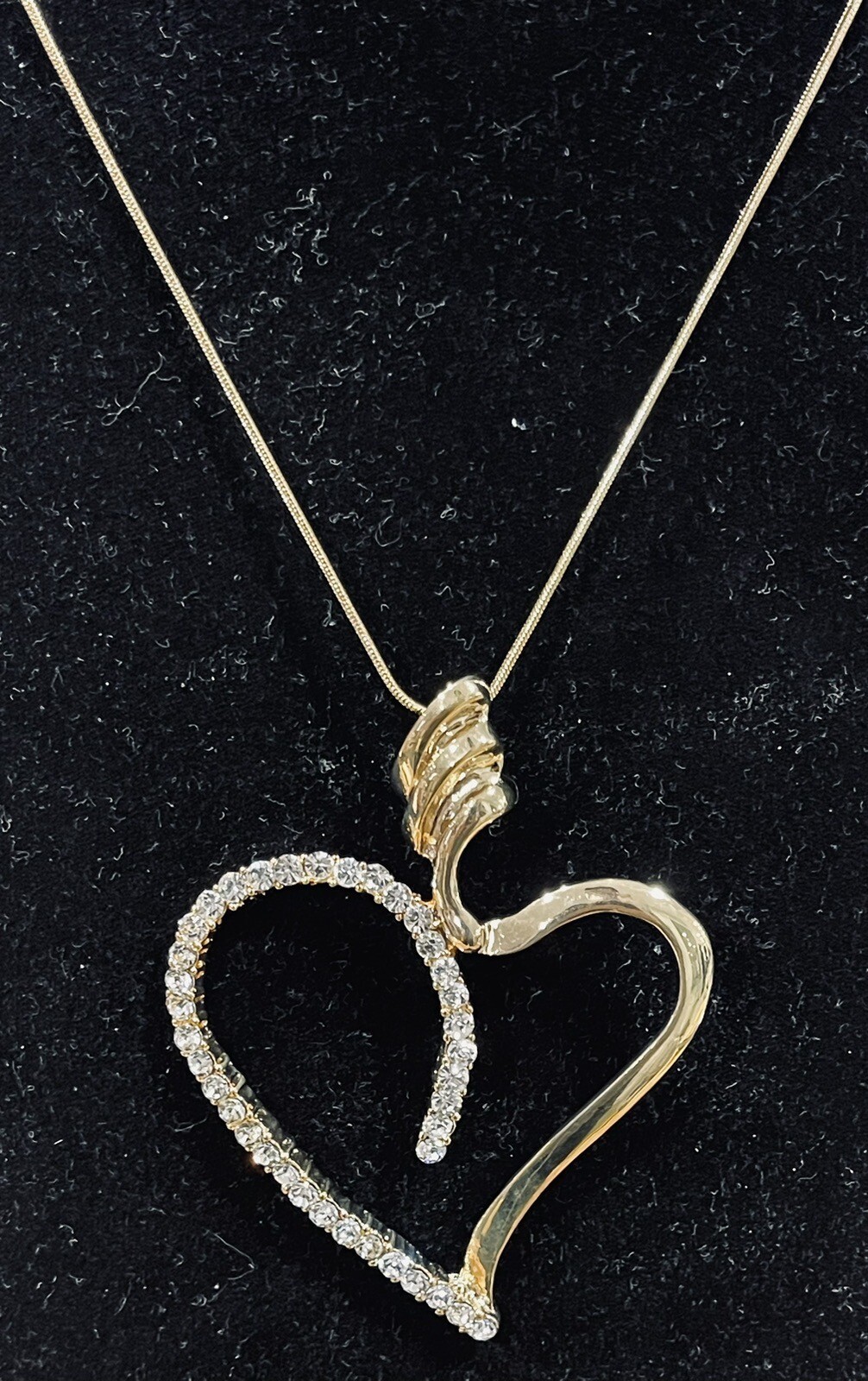 NIB LOVE HEART PENDANT ROUND CUBIC ZIRCONIA 18KT YELLOW GOLD PLATE 18″ CHAIN INC