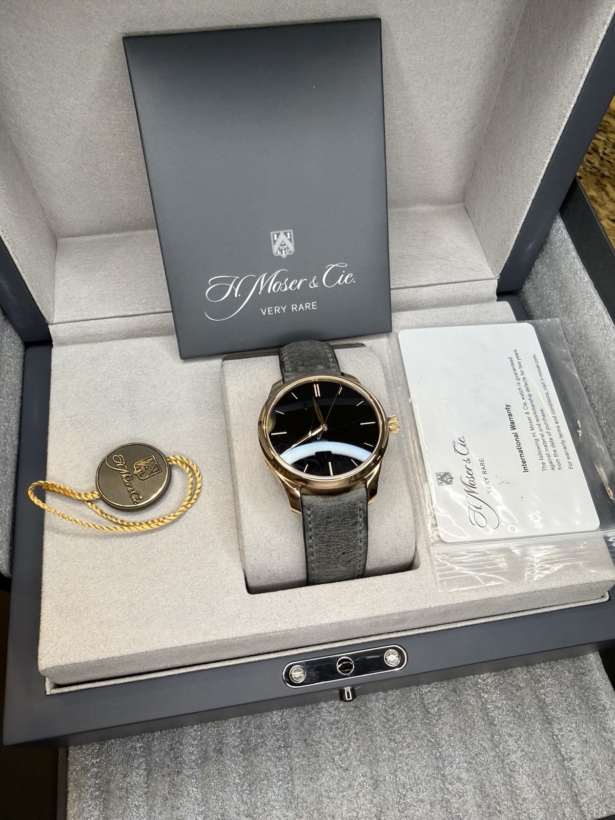 H.Moser & Cie. Endeavour Centre Seconds 5/2026 Vantablack Red Gold Watch