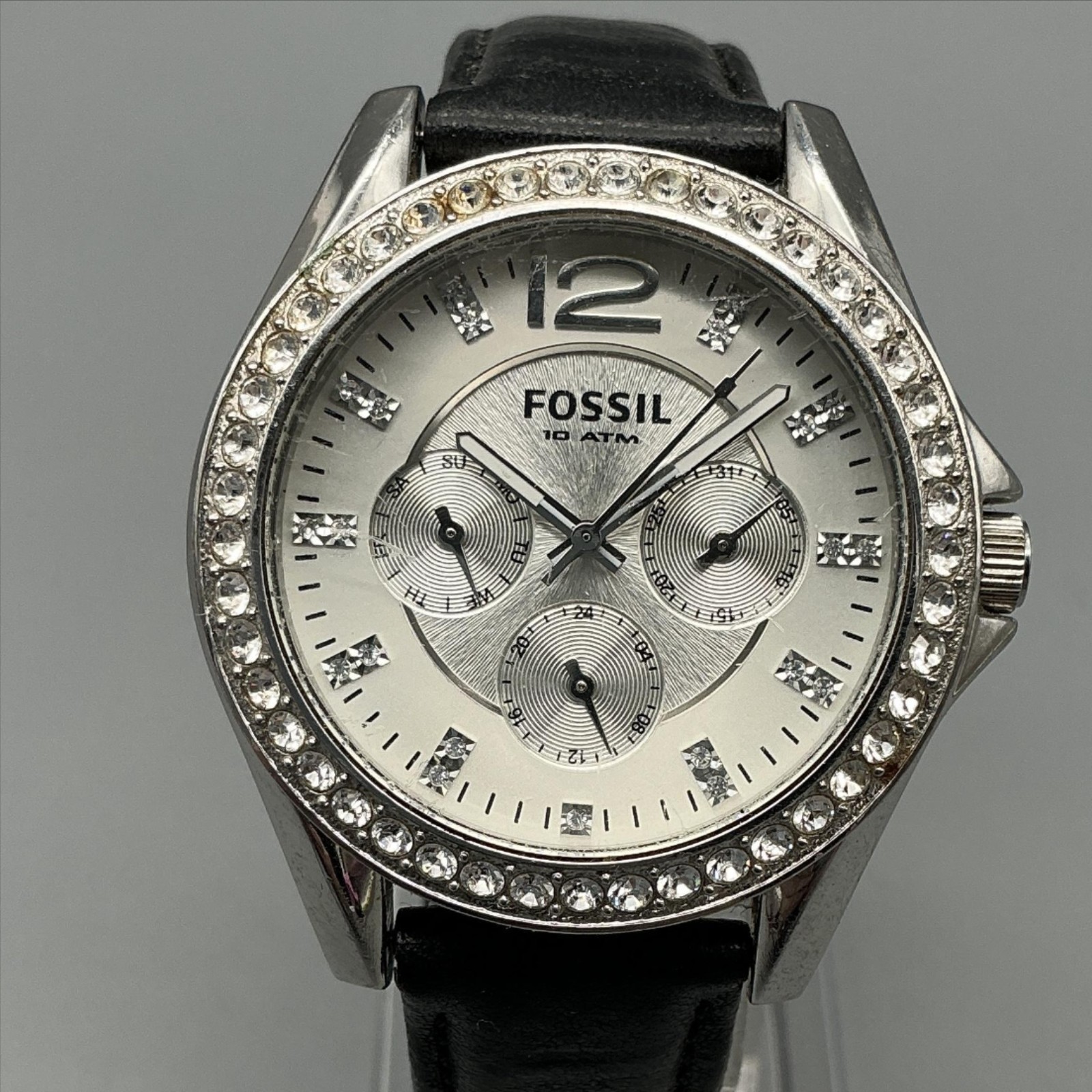 Fossil Riley ES-2525 Womens Watch 37mm Silver Tone Leather Crystas New Battery