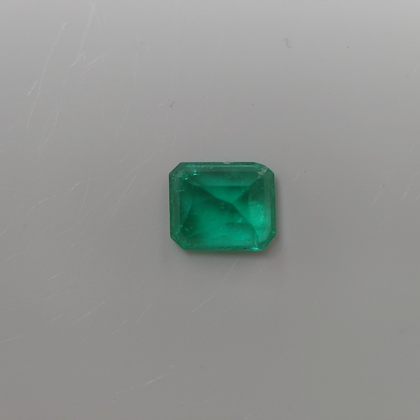 Natural Emerald 0.28 ct, approx. 4.2mm x 3.4mm x 2.5mm, Jewelry Removal e0019
