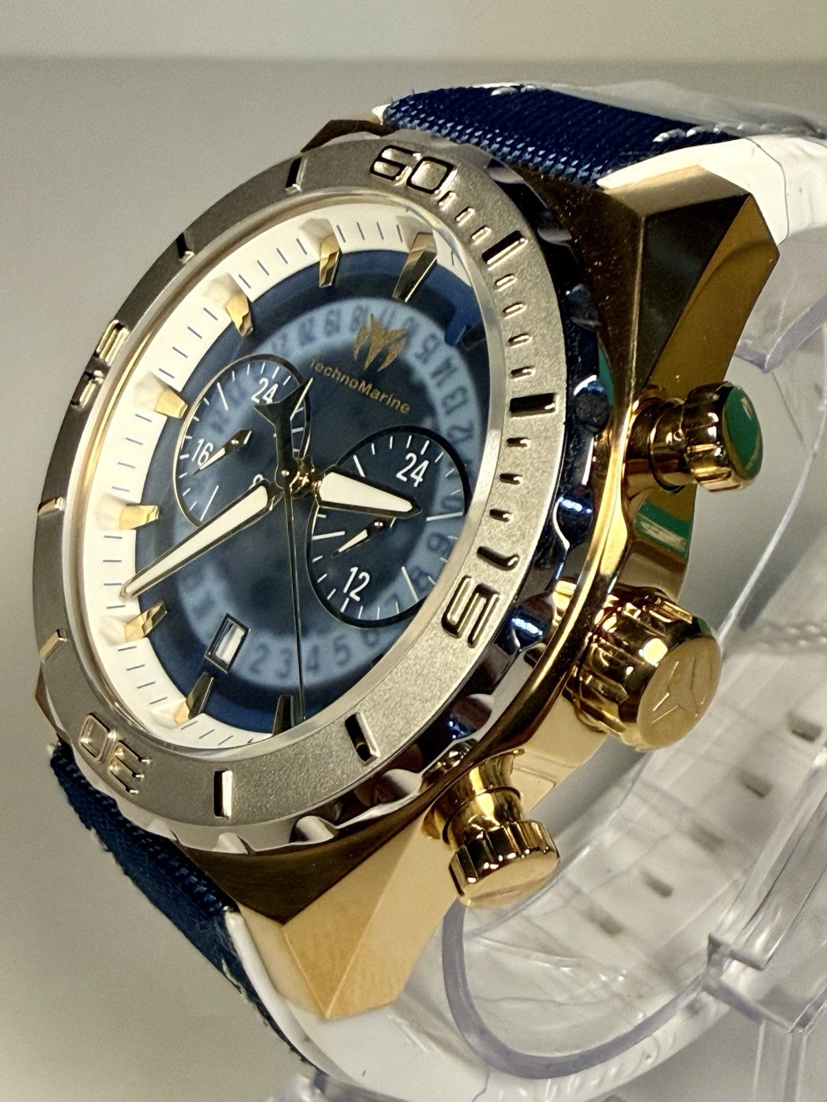 TechnoMarine Reef Shark Swiss Ronda Z50 Mens Watch 48mm, White/Blue ZG-TM-519007