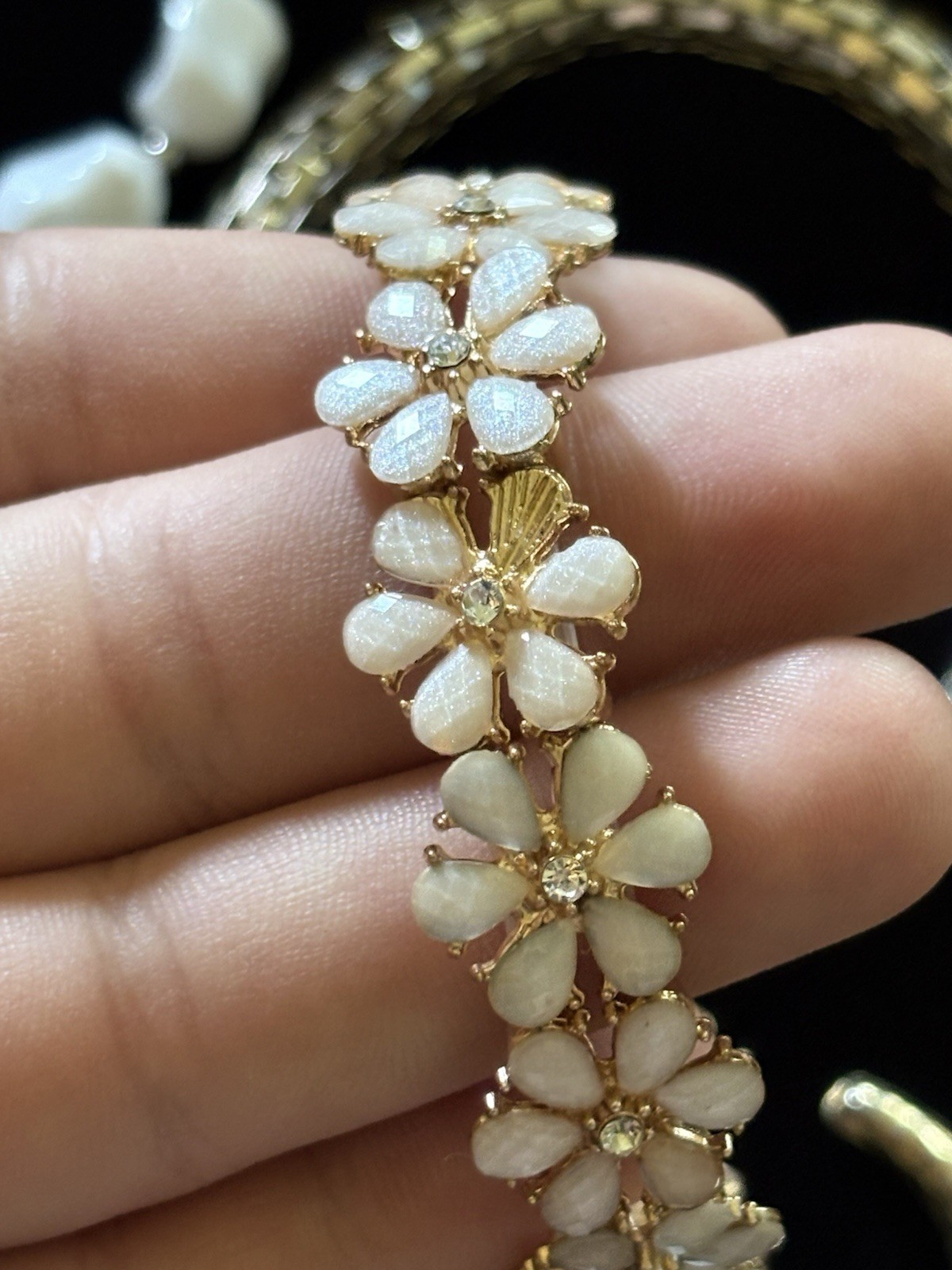 VTG Mix Estate Jewelry Lot 25pc White & Gold Tone Rhinestone Lucite All Wearable