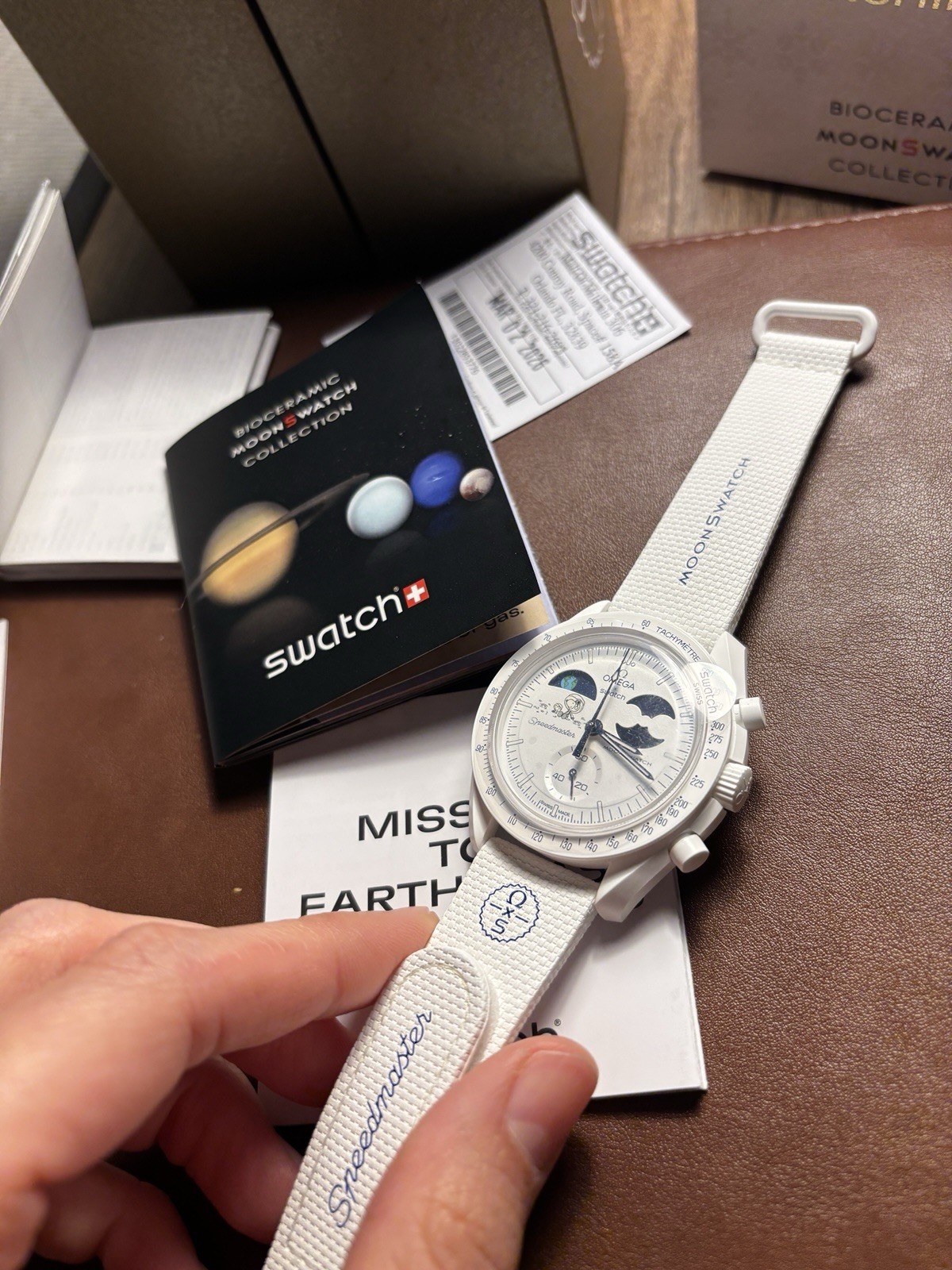 Brand NEW Never Worn Swatch OMEGA MISSION TO EARTHPHASE – MOONSHINE GOLD
